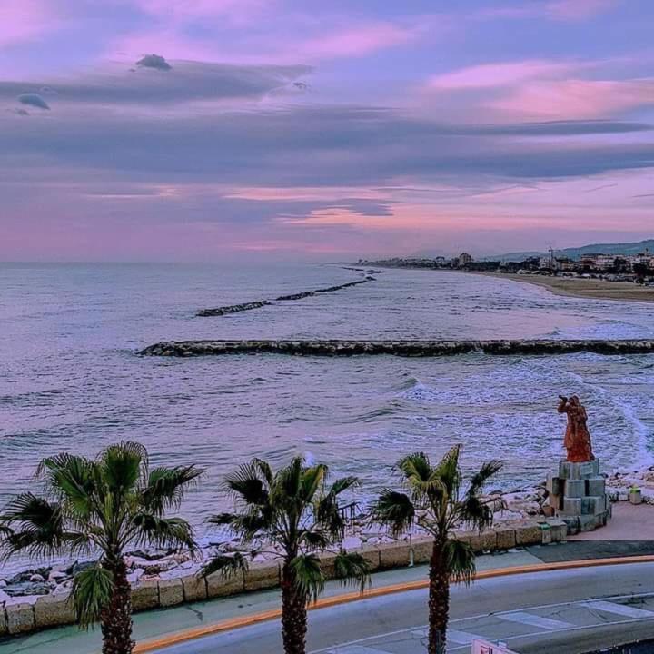 Ferienwohnung App sul lungomare San Benedetto del Tronto Exterior foto